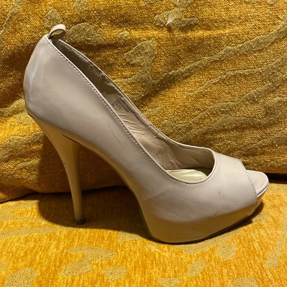 Nude 4” platform heel with peep toe 👠 - Picture 2 of 4